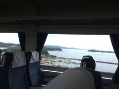 本州から四国へ繋がる唯一の鉄道橋「瀬戸大橋」からの景色は最高です！
瀬戸内海の島々などの景色を眺め、いざ四国へ。