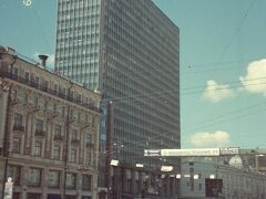 モスクワ市内で泊まったインツーリストホテル。
赤の広場までも歩いてすぐという便利なところにあった。

現在は建て直された模様。