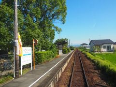 ホームに屋根のついた待合スペース。線形的に、こちらは元々棒線駅でしょうか。