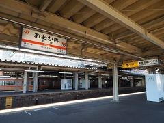 こちらをみると、いつものJR大垣駅ホーム。そう「ムーンライトながら」の終着駅です。果たして今後も「ながら」は運転されるんかな……。ここから豊橋行きの新快速・特別快速が15分毎にバンバン出発していくのです。関ヶ原・米原方面は30分に1本、さらには美濃赤坂支線や養老鉄道線もあったりして。