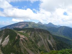 西天狗岳から南側の景色。硫黄岳、赤岳、阿弥陀岳が見えました。