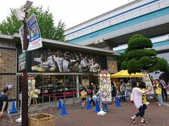 甲子園までの道のりにタイガースショップがあったので、ここでお土産を買います。
他球場の中でも商品のラインナップが豊富でした。