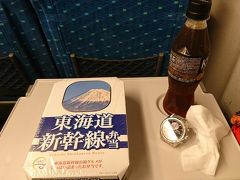 その後は新大阪駅まで戻り、お土産にはもちろん551の豚まんを購入。新幹線で東京まで戻ります。

夕食は東海道新幹線弁当。