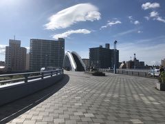 幌平橋を徒歩で渡るの、初めて。

だんだん日差しが強くなってきて
汗が止まらない。