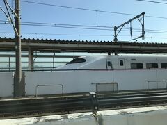 本庄早稲田駅に到着します。上りホームから304C「とき304号」が発車していきました。