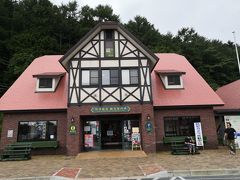 お土産などが色々売っているので一通り回ってみる
