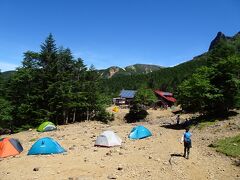 行者小屋。今年は休業とのこと。