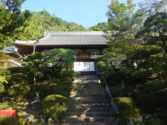 徳光院（本堂）（滝勝寺跡に１９０６年、川崎重工創始者の川崎正義が禅道場として創立しました。）本尊は十一面観音像です。