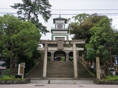 次は「尾山神社」に来ました
前田利家公と正室お松の方を祀る、加賀の民にとって最も重要な神社です