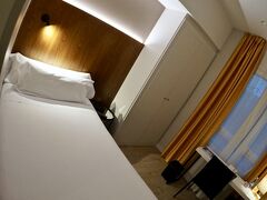【Hotel Arrizul Congress サンセバスチャン】

中に入ると、小さいながらもコンパクトにまとめられたロビーは非常にゴージャス。天井の高さと照明が非常に上手です...