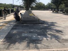 お腹いっぱい食べたところで、隣駅の葛西海浜公園へ移動。

水族館へ向かいます。