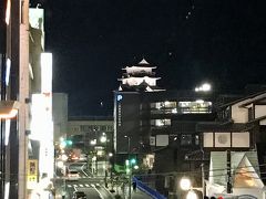 小田原駅とうちゃーく。

電車でたった8分なのに、根府川と小田原じゃ全然駅の周りの風景がちがう。
小田原大都会。
