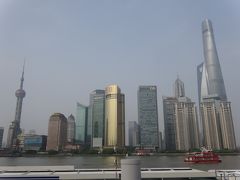 美味しい点心の後は、外灘を散策します。
上海初めての友人が「この景色だけは見たい！」と言っていた、お馴染みの光景です。
