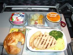 Qatar Airways
KIX－DOH　QR821
Kansai to Doha
14 March, 2006
☆☆
朝食に配膳された機内食。日本発の機内食は今ひとつ。

