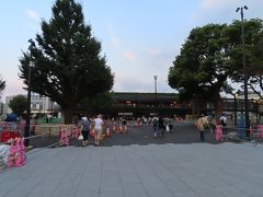美術館の門を出て　
左へ進めば　
すっかり様変わりした　
上野駅の　元《公園口》

信号がなくなり　
歩きやすくなりました