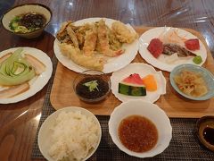 いやいやダイビング楽しかったな～
今夜の晩御飯は、民宿で頂く事にしました。1500円税別で盛りだくさん、とても量が多くて美味しかったです。