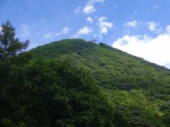 そしてお昼少し前に榛名山に到着します。

榛名富士、富士山と違って緑豊かな山です。
