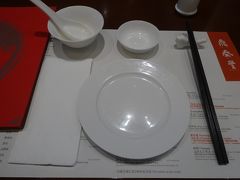 チェックアウトしてホテルに荷物を預けたら、ホテル隣接の上海商城にある鼎泰豊でお昼を頂きます。