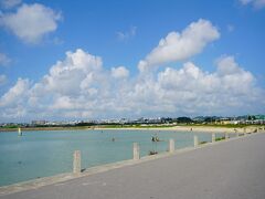 15:15　「瀬長島」に移動してきました。
ビーチで泳いだり家族でお散歩したりと、ここは観光客が多かったところ。