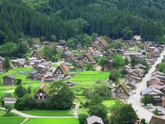 今日は雨もあがり、午前中は白川郷へ。まずは、荻町城跡展望台。合掌造りの集落を一望することができます。素晴らしい景観です。