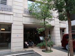 『Restaurant＆Café SALAO』
http://kyotosalao.com/index.html

予約しておいたので良かったですが、本日満席です、と外に案内がありました。
予約は出来ましたが、単品の注文では予約が出来ないようで、
単品の場合は前菜かデザートの注文をお願いします、と電話で案内がありました。