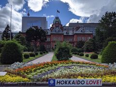 そんなこんなで本格的に街歩きを開始。
先ずは北海道庁旧本庁舎の赤レンガ庁舎から。HOKKAIDO LOVE!
