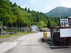 目的地の越前大仏に到着しました。
入り口は朽ち果てている・・・