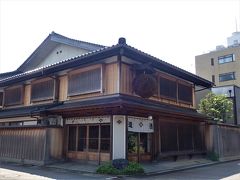 「満寿泉」が有名な明治26年創業の造り酒屋、桝田酒造店。
こちらの路地を入ったところに酒蔵がある、という事をこのときは気が付かずに通り過ぎてしまいました。