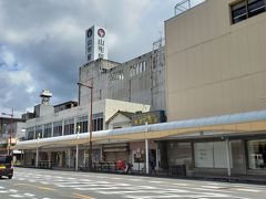 10分ほど歩き、川内山形屋に来ました。
鹿児島市内、天文館にある山形屋と同じ、鹿児島のデパートです。