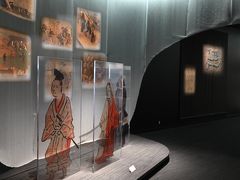 国立歴史民俗博物館


昨年リニューアルした展示は格段に見やすくなり、興味引かれるものになりました。
丸一日いても見切れないほど充実した展示ですが、今日は公園を歩いた後で少々疲れ気味だったのと、特別展の大津絵が目当てだったので、かなりスキップした見学です。

休館日：月曜
開館時間：9:30-17:00（３～9月）、-16:30（10～2月）
入館料：（一般）600円
https://www.rekihaku.ac.jp
