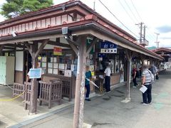 こちらもレトロな駅舎の長瀞駅です。
