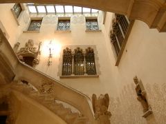 カサバトリョ隣のカサアマトリェール。チョコレート王と呼ばれたアントニ・アマトリェールがJosep Puig i Cadafalchに改装を依頼した建物です。1900年改装。この大階段ホールすごく素敵です。2階は見学可能なので上がりたかったけど、1階奥のモダンなカフェでスープなどの昼食をとっただけで、先を急ぎます。