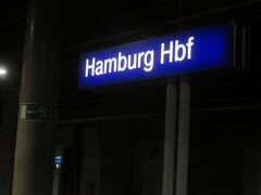 AM5:15・・・
ITZEHOE駅から45分ほどで
終点のHAMBURG中央駅に到着しました!!
