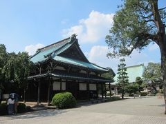 帰り道に「豪徳寺」へ。