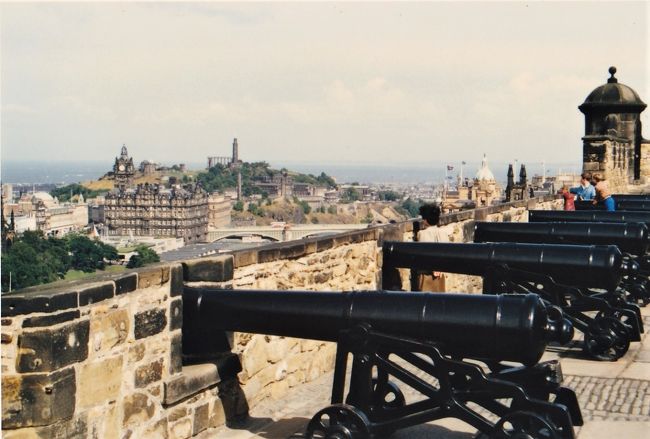 城の上から。<br /><br />向こうに見えるのがHolyrood<br /><br />