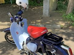 ホンダ　ドリーム　小樽さんを出発してから30分程で最初の目的地、余市町の「フゴッペ洞窟」に無事到着。
昭和25年に札幌の考古学が好きな少年が見つけた土器のかけらをきっかけとして、国内最大級の壁画のある洞窟が発見されたとのことです。
