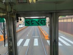 黄色の狭い所が・・ほそっ！！
日本一狭い駅のホームでしたよねぇ？
嵐電の山ノ内駅です(^^;


