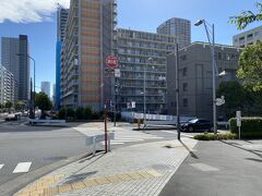 相生橋を渡ると右手に行く道が。
これは八重洲通り。
このまままっすぐ行くと東京駅八重洲口に出るそうです。
少し疲れてきましたが、ここまで来たからには東京駅まで歩こうと決意。