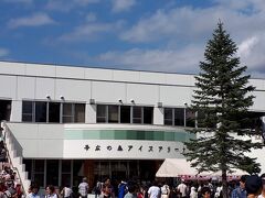 1泊目の北海道ホテルをチェックアウトしたら、帯広の森アイスアリーナで行われるアイスショー『浅田真央サンクスツアー』へ。