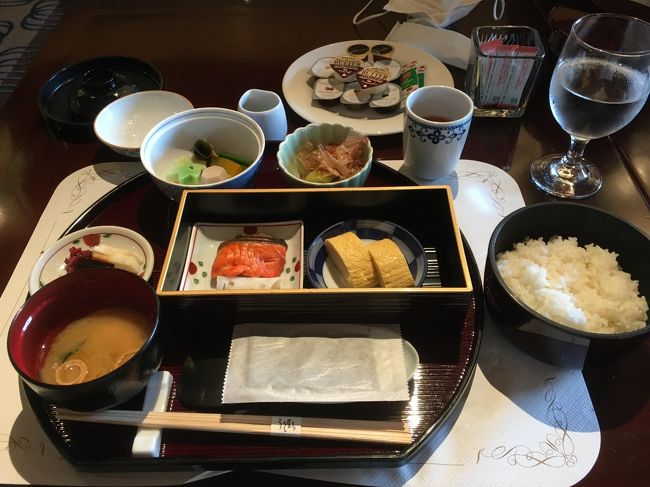 美味しかったのですが、ご飯がお茶碗ではなくてお櫃でした・・<br />しゃもじが海苔の下に隠れていたので、お茶碗持ってくるの忘れたのでしょうね・・残念！