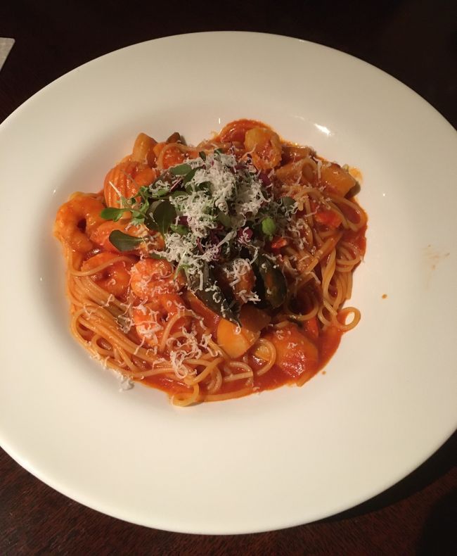 夕食はルームサービスと思っていましたが、ラウンジで注文していただけました。<br />シーフードパスタ