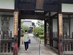 弘法大師が生まれた善通寺市に入りました。72番曼荼羅寺の堂内は３７０枚の板絵であり、密教の宇宙観を表現しているそうです。