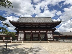 「中門」

世界遺産としても登録されている日本の誇る木造建造物「東大寺」は見所が沢山あります