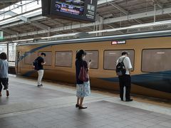 大阪市内の天下茶屋駅で高野山に行く電車に乗り換えます。