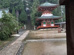 九度山から町石道を歩いて高野山に向かいます。途中に空海が高野山の諸事をつかさどる事務所的な建物として開いた慈尊院です。本院の根本大塔によく似ています。