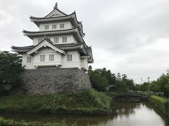 堀と御三階櫓と木橋。

今昔地図によれば、堀は当初の堀跡の場所、御三階櫓と木橋と東門は全くの現在の別物。