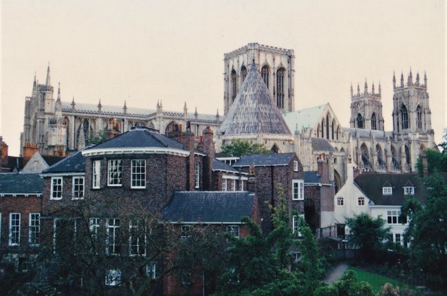 ヨークの城壁からヨーク・ミンスターを撮影