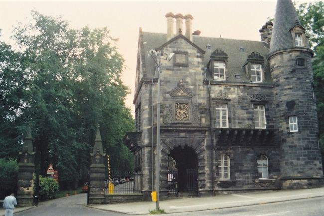 グラスゴー大学<br />なお、まっさんがウィスキー作りを勉強したのは<br />この大学。