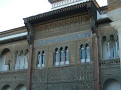 アルカサル デ セビリア
イスラムとキリストの建築様式が融合したムデハル様式の豪華な宮殿