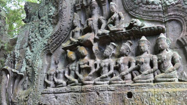 ２６＜ほっこり＞<br />遺跡の中には、こんな「ほっこり」する仏像も・・・。